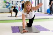 Ältere Frau macht Pilates aeltere-frau-macht-pilates